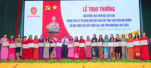 Yên Thành trao thưởng cho trên 300 giáo viên và học sinh giỏi các cấp