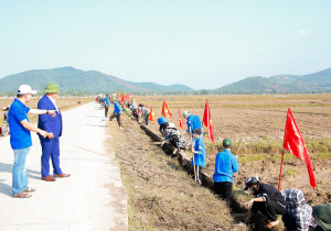 Hơn 300 đoàn viên, thanh niên xã Sơn Thành ra quân làm thủy lợi năm 2022